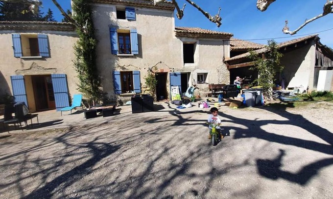 Sarrians Bed & Breakfast | Welcoming La Ferme des Demoiselles - Family-Friendly Stay