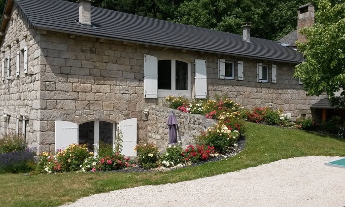 Tence House | Unforgettable Stay at La Ferme des Farios with Pool & Views