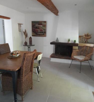 Sollies Pont House | Discover La Ferme des Oliviers: Guest Rated 9.2/10