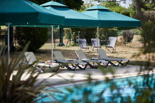 Sennecey-les-Dijon Hotel | Discover La Flambée: Oceanfront Oasis with Pool Access