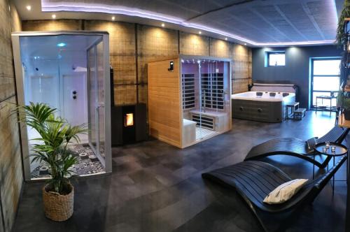 Hon-Hergies House | Relaxing Retreat at La Folie 20 Spa with Hot Tub Access