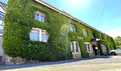 Awenne Hotel | Discover La Fontaine du Sabotier: Pet-Friendly Oceanfront Escape