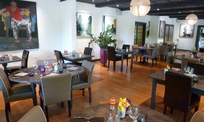Mantry Hotel | Discover La Fontaine: Family-Friendly Stay with Breakfast!