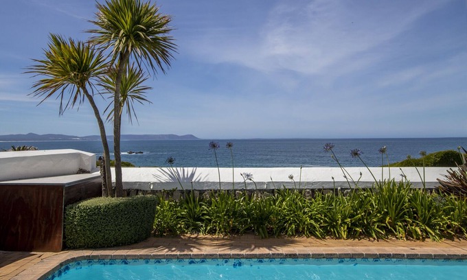 Westcliff House | Discover La Fontaine Guest House: 4-Star Elegance Awaits