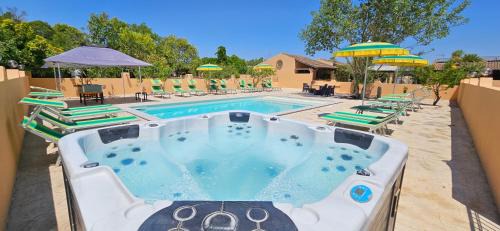 Alghero Apartment | Discover La Fontana Dei Desideri: Rated 9/10 with Pool & Hot Tub