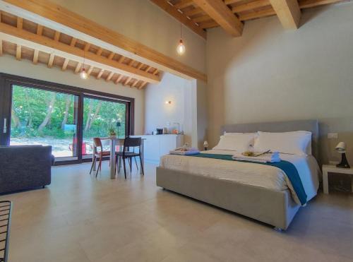 Esanatoglia Bed & Breakfast | Discover La Fonte Delle Faranghe: Child-Friendly Escape