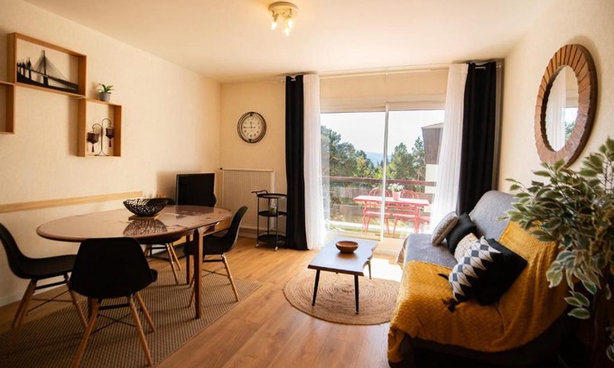 Pyrenees 2000 Apartment | Cozy La Forêt with Mountain Views and Parking Included