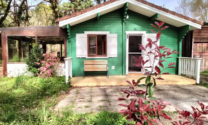 Saint-Paul-les-Dax Ski Chalet | Tranquil La Forge D'espelette: Forest Chalet with Pool