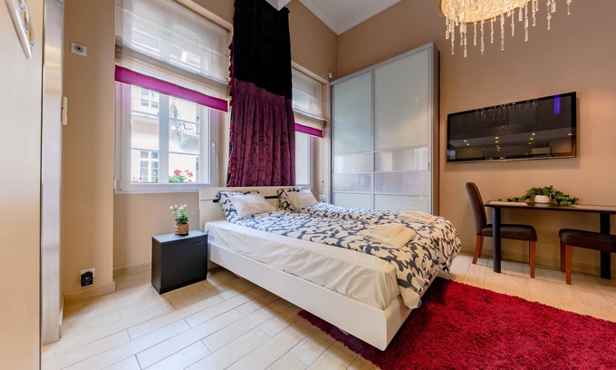 Inner City Budapest House | Guest Rated 9.8: La Fortezza Panzió with Family Amenities