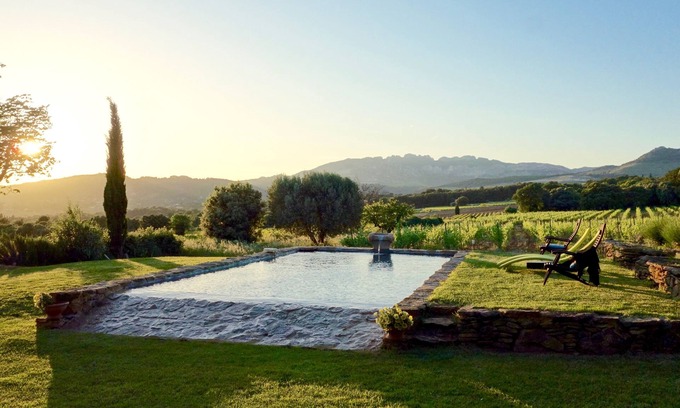 Beaumes-de-Venise Cottage | Tranquil La Micoucoule: 18th Century Retreat with Pool