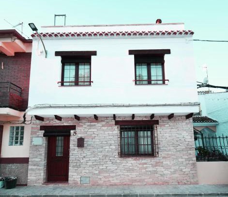 Pozo-Lorente House | Pet-Friendly Retreat at La Fragua de la Villa - Rated 9.8
