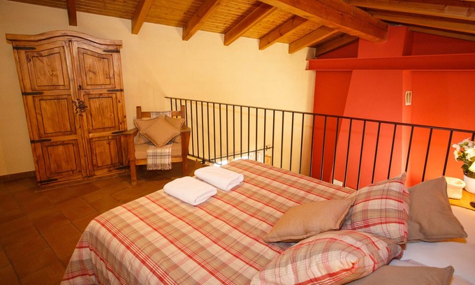 Pinuecar House | Cozy Lakeview Retreat: La Fragua with Spa & Pet-Friendly Perks