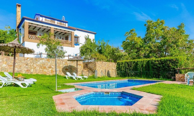 Ronda Villa | Discover La Fresnea Ronda: Poolside Retreat with Spa
