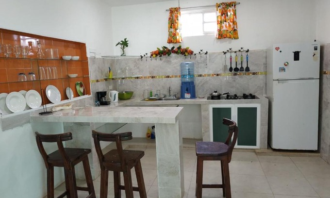 San Miguel House | Inviting La Fressca: Family-Friendly Stay with Breakfast