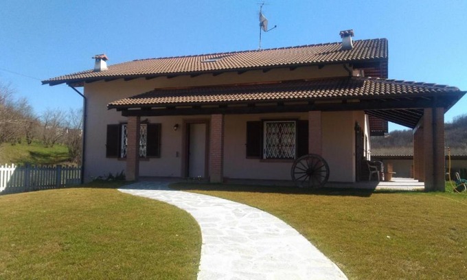Monticello d'Alba House | Discover La Fuga Affittacamere - Guest Rated 9/10!