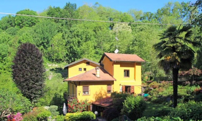 Oleggio Castello Apartment | Pet-Friendly La Furnaseta: Spa, Lake Views & 10/10 Rating