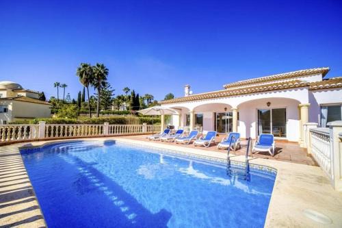 Urbanizacion La Mandarina Villa | La Gavina - Spacious 5-Bedroom Villa with Private Pool in Javea
