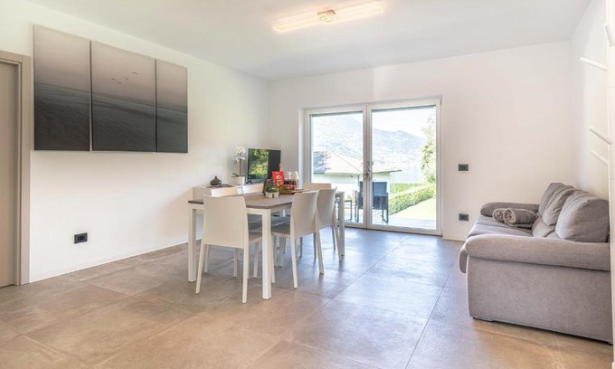 Calceranica al Lago Apartment | Scenic La Gemma sul Lago: 9.3/10 Oceanfront Retreat