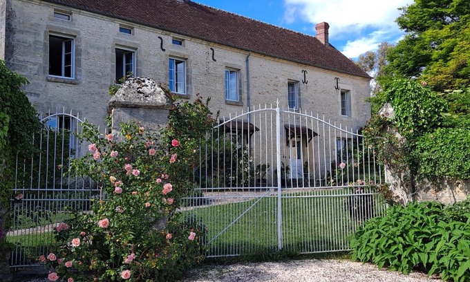Moulins-sur-Orne Bed & Breakfast | Oceanfront Escape at La Gentilhommière de Moulins