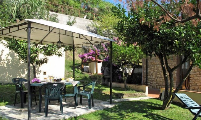 Corsanico House | Discover La Gerla: Oceanfront Stay with Spa & Breakfast