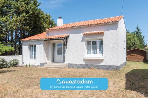 Prefailles House | Cozy Maison de Vacances Steps from the Beach - 4-Star Retreat