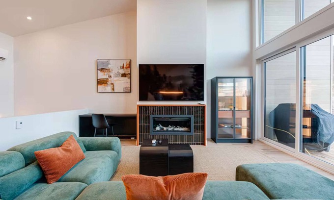 Beaupre Ski Chalet | Explore La Gondoleuse: Prime Ski-In/Ski-Out Experience