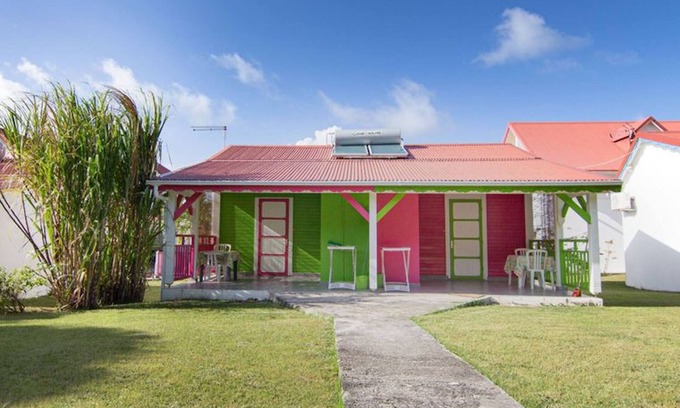 Capesterre-de-Marie-Galante House | Experience Comfort at La Tourterelle Rose - Pet Friendly Stay
