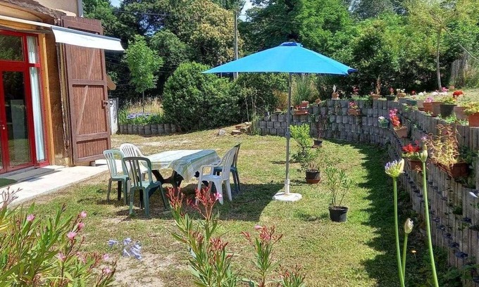 Saint-Genix-sur-Guiers House | Relax at LA Grange D'eugene – Family-Friendly Retreat