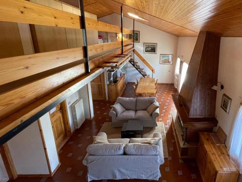 Castel di Sangro Villa | Family-Friendly Retreat at La Grande Casa Di Montagna
