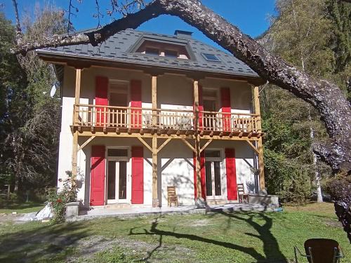 Planay Apartment | Pet-Friendly Retreat at La Grande Ourse - Rated 9.5/10!