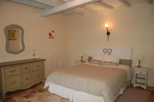 Saint-Genouph Bed & Breakfast | Relaxing Retreat at La Grange Dîmière near Tours