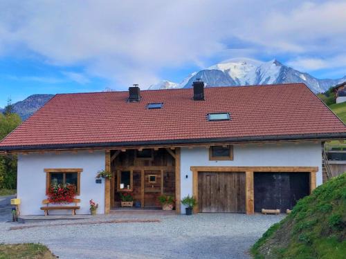 Combloux Bed & Breakfast | Cozy La Grange d'Aldaré with Spa and Hot Tub Bliss
