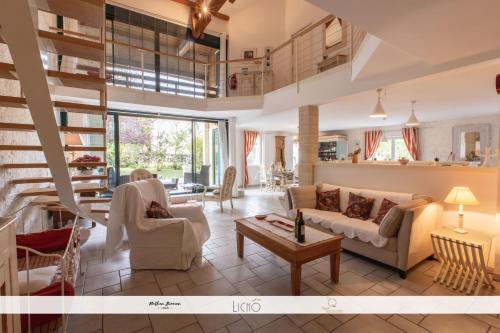 Bellefond House | Elegant LA GRANGE DE BELLEFONTAINE with Private Pool
