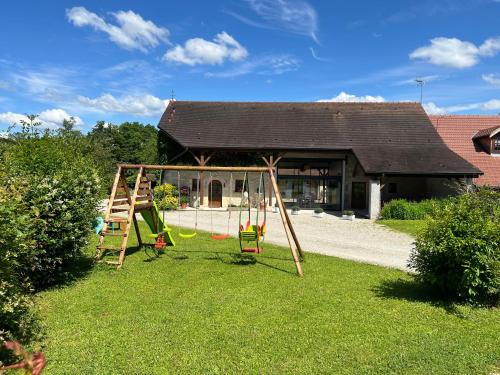 Fontainebrux Bed & Breakfast | Family-Friendly Escape at La Grange de Félix with Pool Access