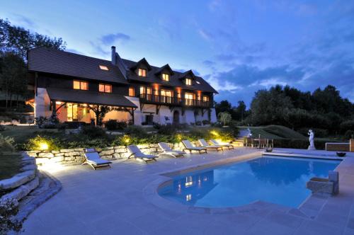 Traize House | Relax at La Grange de mon Père with Pool & Hot Tub Access