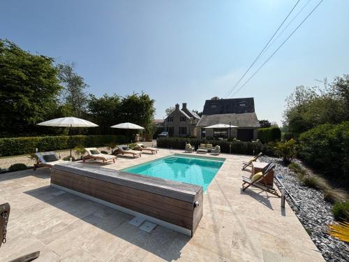 Ellon House | Relax at La Grange Des Guesdons with Oceanfront Views