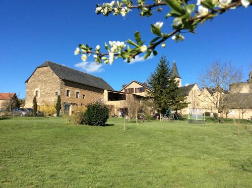 Bournazel House | Discover LA GRANGE DU RIAL: Top-Rated Stay with Restaurant