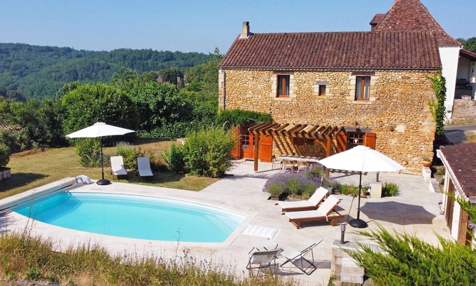Cales House | Relax at La Grange: Pet-Friendly Retreat with Pool & Spa