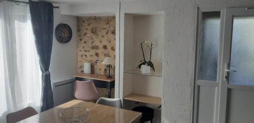 Le Tremblay-sur-Mauldre House | Relax at La Grange: Family-Friendly Stay with Garden Access