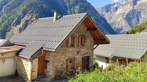 Venosc Ski Chalet | Family-Friendly Retreat at La Grange St. Cyprien, Les Deux Alpes