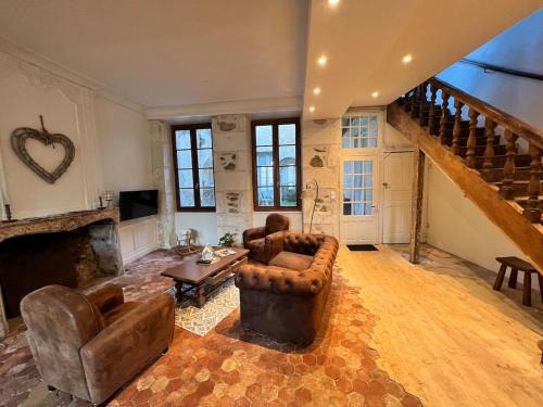Avallon House | Historic Maison La Grenouille: Pet Friendly & Family Enjoyment