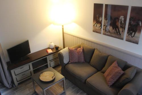 Mehers House | Relax at La Grosse Pierre: Family-Friendly with Spa & Pool