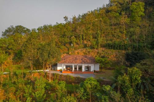 Kaimane Villa | Eco-Friendly La Grove 2BHK with Breakfast & Scenic Views
