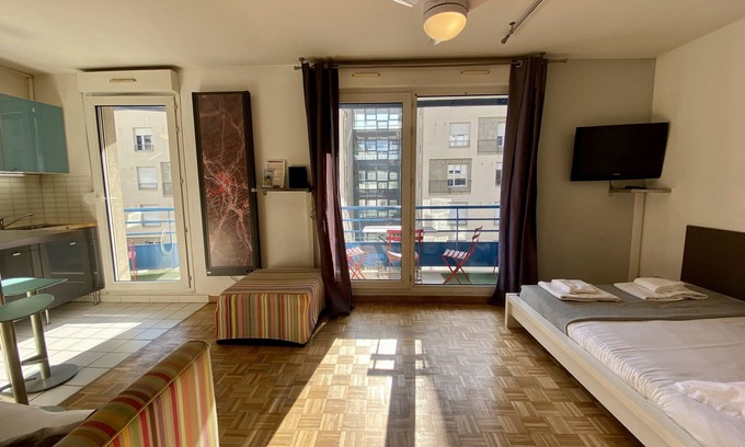 Yves Farge - Le Fleuve Apartment | Convenient LA HALLE: Balcony, Kitchen & Parking Available