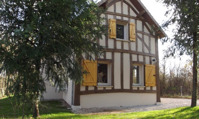 Crouy-sur-Cosson House | Idyllic Cottage Near Chambord Park with Pool & Spa Amenities