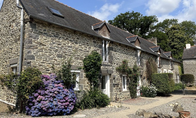 Langourla Bed & Breakfast | Relaxing Retreat at La Haye D'armor, Pets Welcome!