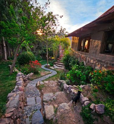 Tilcara Apartment | Inviting La Hoyada: Family-Friendly with Hot Tub Bliss