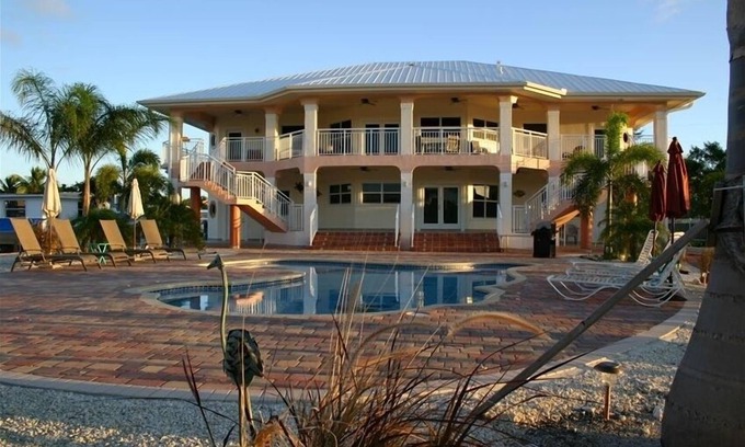 Tavernier House | Discover La Isla Del Sueño - Your Private Island Retreat