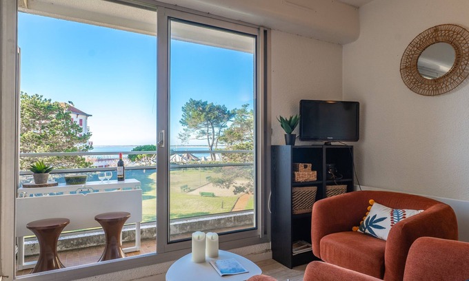 Le Moulleau Apartment | Experience La Jetée du Moulleau: Oceanfront Apartment for 4