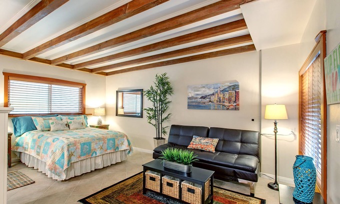 La Jolla Shores Apartment | La Jolla Shores Village: Romantic Hideaway by the Beach